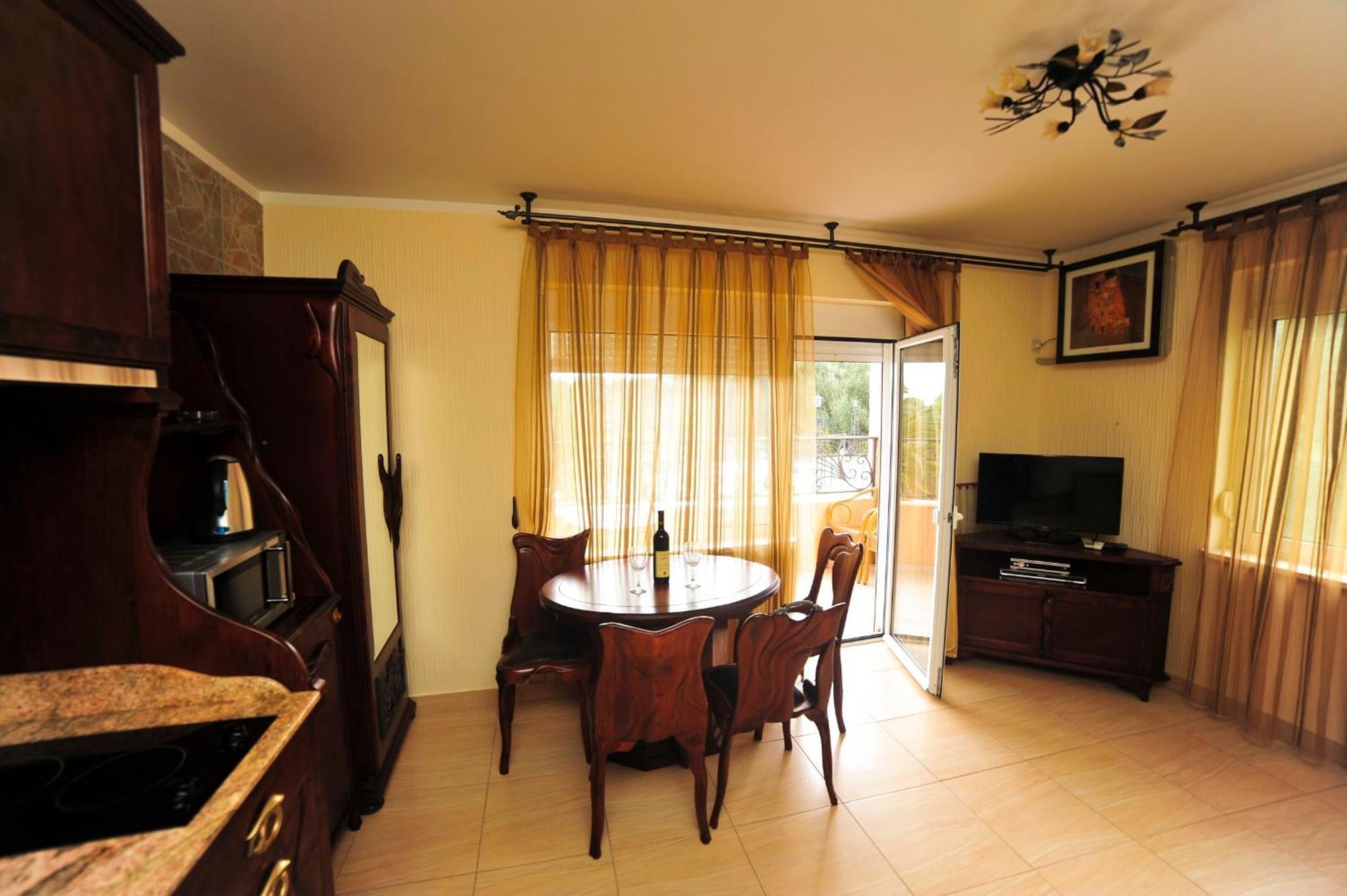 Villa Dolphin Apartments Petrovac Rom bilde