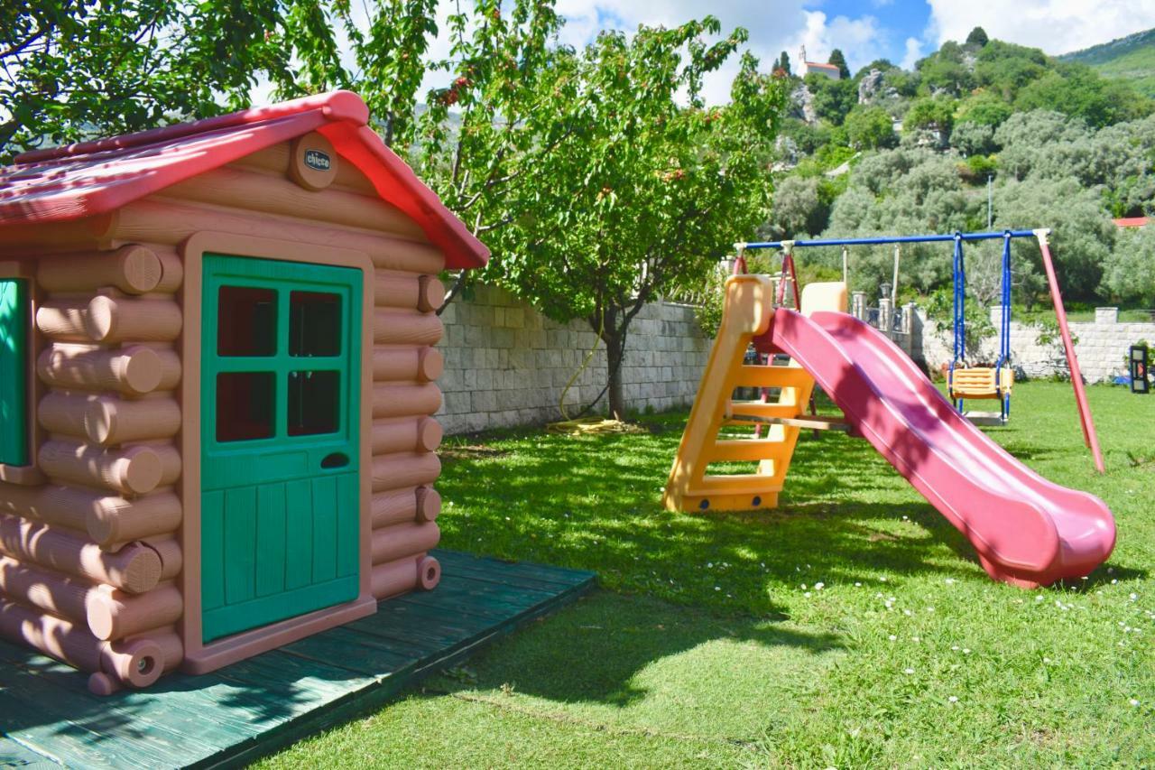 Villa Dolphin Apartments Petrovac Eksteriør bilde
