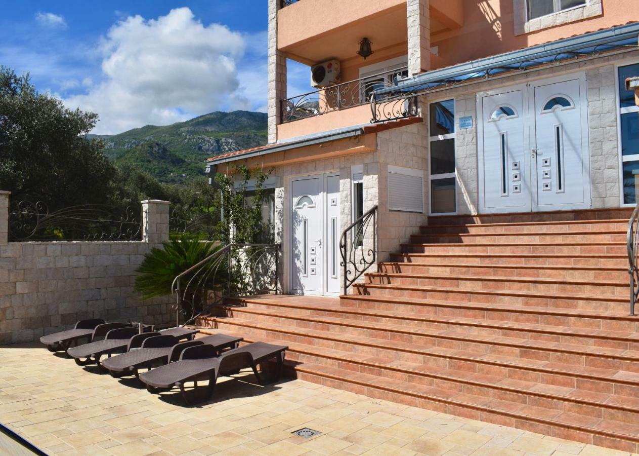 Villa Dolphin Apartments Petrovac Eksteriør bilde