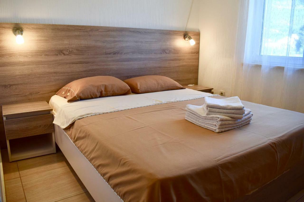 Villa Dolphin Apartments Petrovac Eksteriør bilde