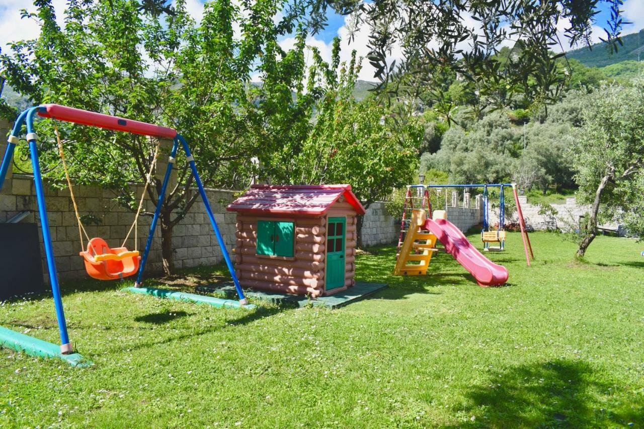 Villa Dolphin Apartments Petrovac Eksteriør bilde