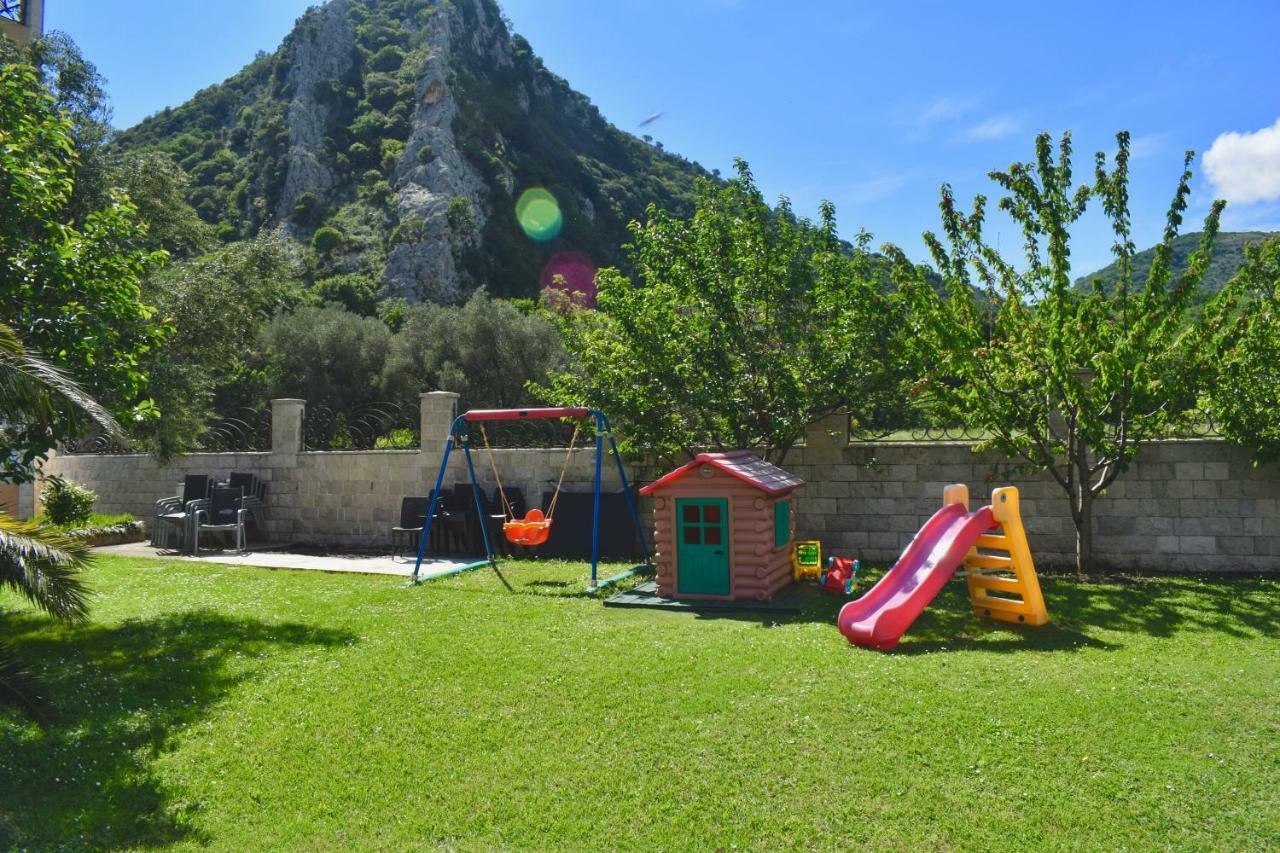 Villa Dolphin Apartments Petrovac Eksteriør bilde