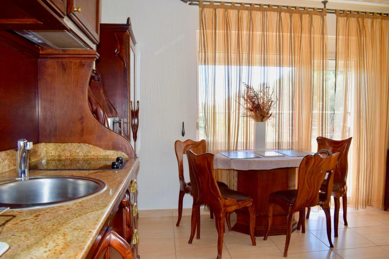 Villa Dolphin Apartments Petrovac Eksteriør bilde