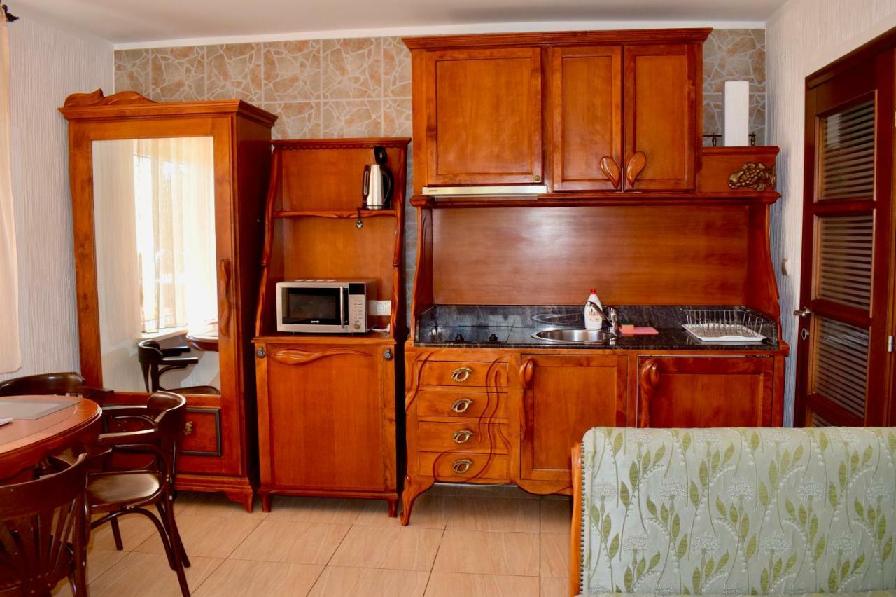 Villa Dolphin Apartments Petrovac Eksteriør bilde