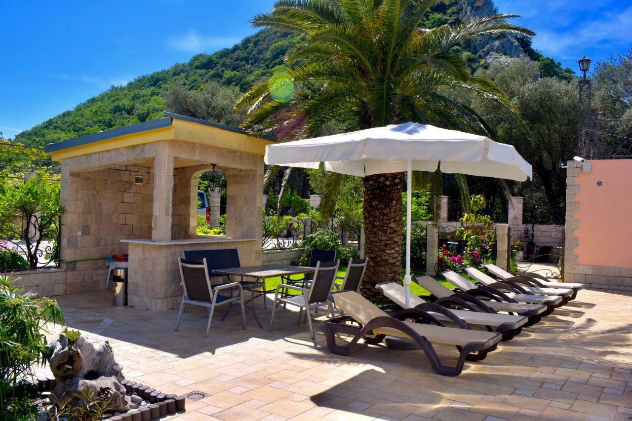 Villa Dolphin Apartments Petrovac Eksteriør bilde